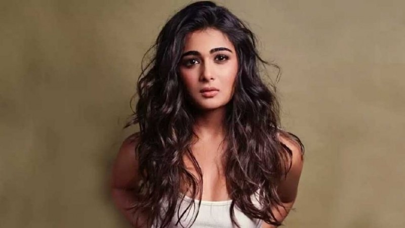 ‘না ছড়িয়ে রিপোর্ট করুন’, ফাঁস হওয়া ভিডিও নিয়ে অভিনেত্রী শালিনী